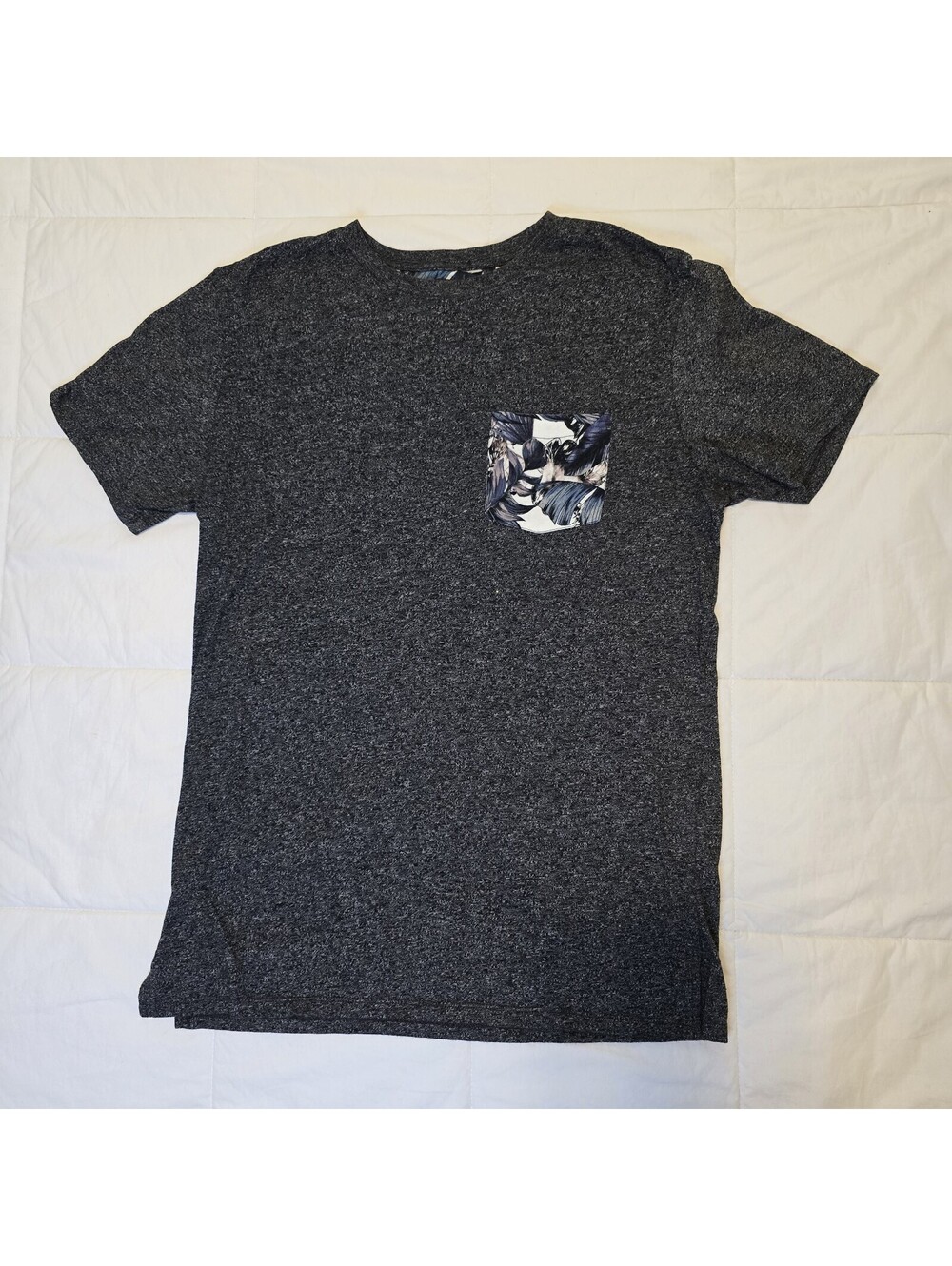 Modern Amusement Mens T-Shirt Graphic Pocket Dark Floral Palm Streetwear Sz M